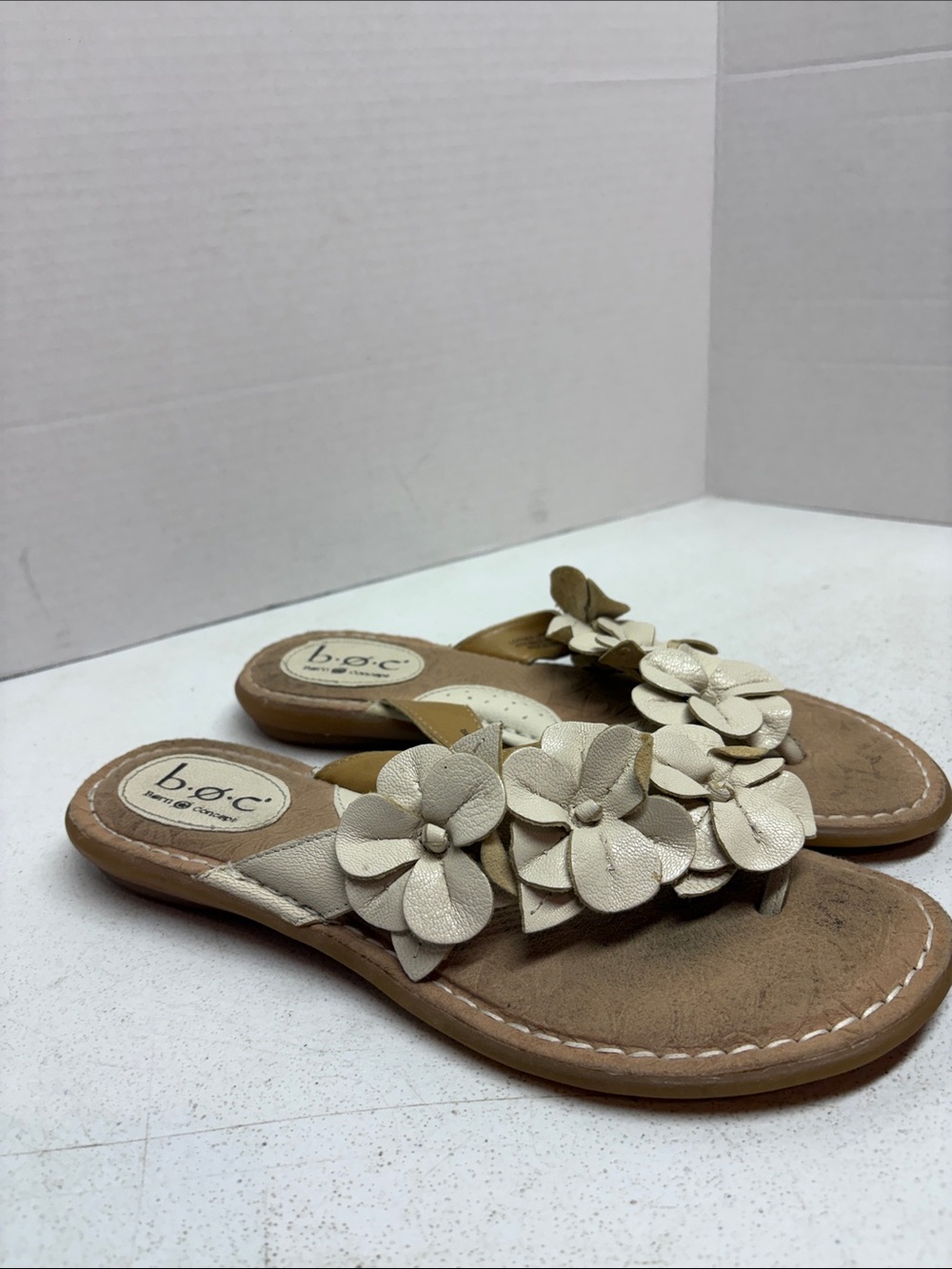 b.o.c. Cream Floral Leather Slide Sandals
